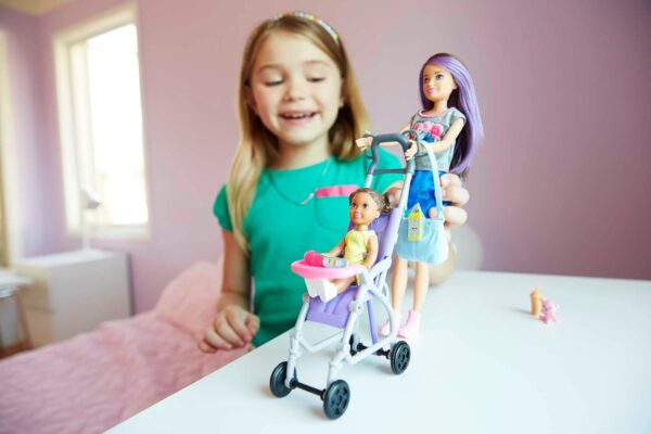 Barbie Skipper Babysitters Inc 2 Dolls & Accessories, Set with Brunette Skipper Doll, Small Doll & Bouncy Stroller (Amazon Exclusive) - Image 2