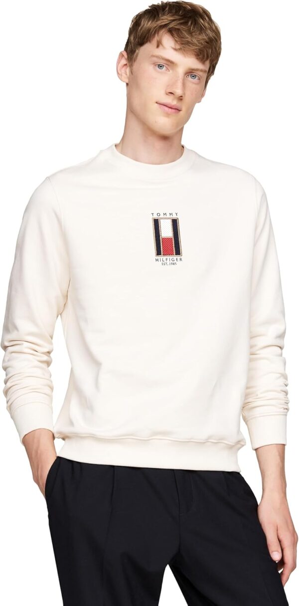 Tommy Hilfiger Men's Medium Weight Crewneck Sweatshirt with Vertical Embroidered Flag Logo