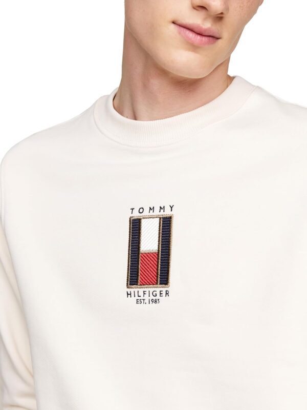 Tommy Hilfiger Men's Medium Weight Crewneck Sweatshirt with Vertical Embroidered Flag Logo - Image 2