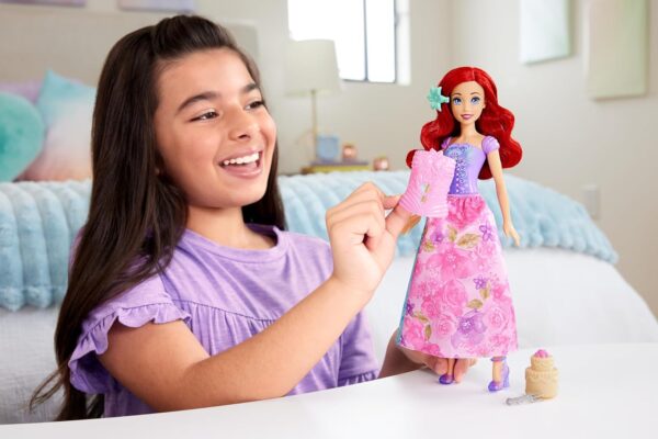 Mattel Disney Princess Ariel Fashion Doll Set, Spin & Reveal with 11 Surprises Including 5 Accessories, 5 Stickers & Play Scene, Inspired by Movie - Image 2