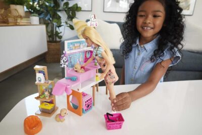 Barbie Doll & Playset, Pet Boutique with 4 Pets, Color-Change Grooming Feature & 20+ Themed Accessories - Image 2