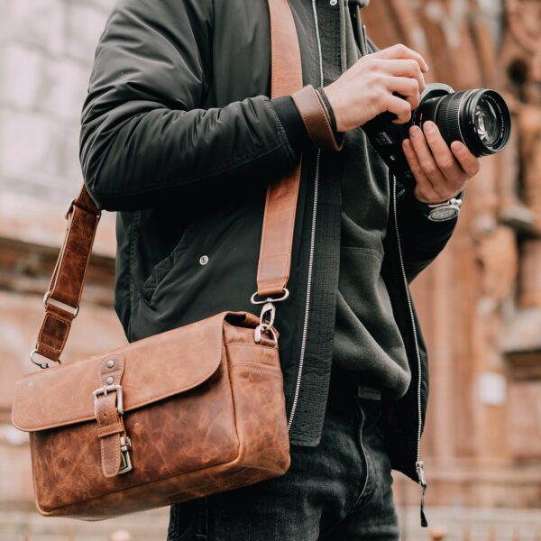 Personalized Italian Leather Messenger Bag Camera Bag for Mirrorless, Instant, DSLR Cameras, Travel Bag, Unisex - Handcrafted - Image 3