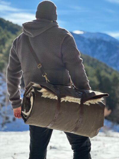 Oilskin Cowboy Bedroll by Bushcraft Spain for Bushcrafters and Campers with traditional taste. Waxed Canvas Bivvy bag. Brass YKK zippers. - Image 3