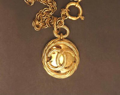 Authentic 1993 Vintage CHANEL Gold Toned Chain Mirror Necklace - Image 2