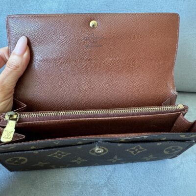 Authentic LOUIS VUITTON Vintage Monogram Brown Sarah Wallet- Good Pre Owned Condition TH0092 France 2002 - Image 2