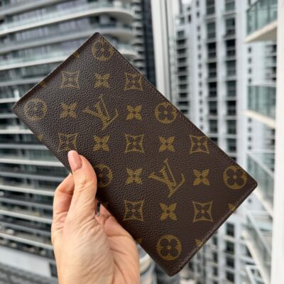 LOUIS VUITTON Vintage LV Monogram Brown Coated Canvas Wallet. Authentic from the 1990(s) Collection. Leather Interior. Made in France. - Image 2