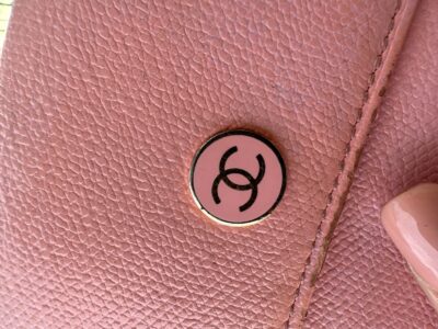 CHANEL Vintage Interlocking CC Logo Trifold Coco Button Wallet. Authentic 2003-2004 Pink Leather. Made in France. - Image 4