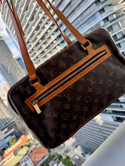 LOUIS VUITTON Vintage 2002 Cite GM Shoulder Bag lv Monogram Canvas - lv Pre owned Made In France - Good Condition - Image 2