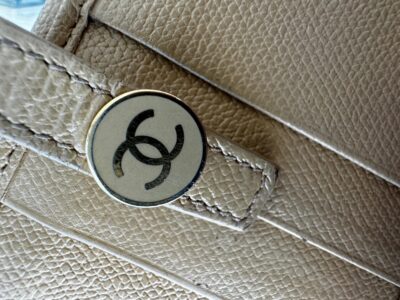 CHANEL Vintage 2003-2004  Coco Button Goatskin Flap Wallet. CC Coco Mark Beige Leather.  Made in France. - Image 4